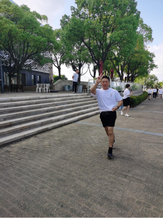 贺二十大共产党奋进新征程，庆隆安30周年“奔跑的隆安绽放”-隆安苏州开展主题健康跑活动